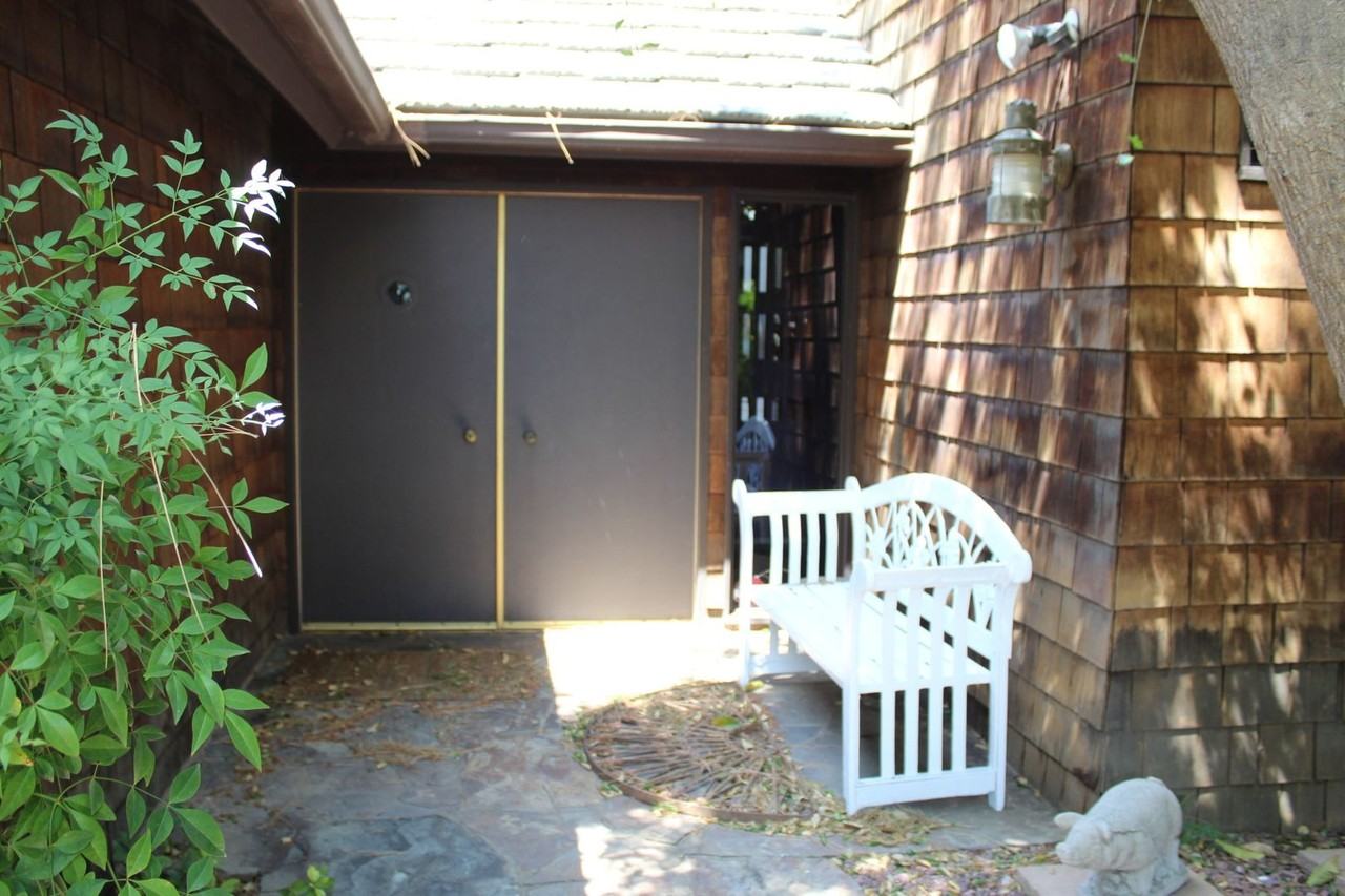 4301 Flintridge Dr - Photo 3 of 50