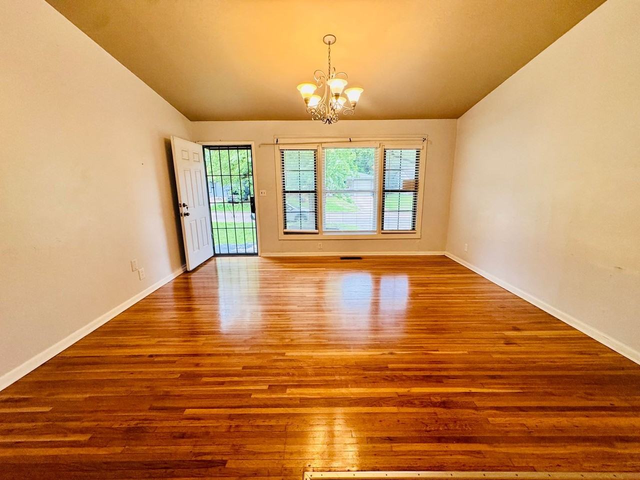 5519 N Garrison Pl - Photo 2 of 11
