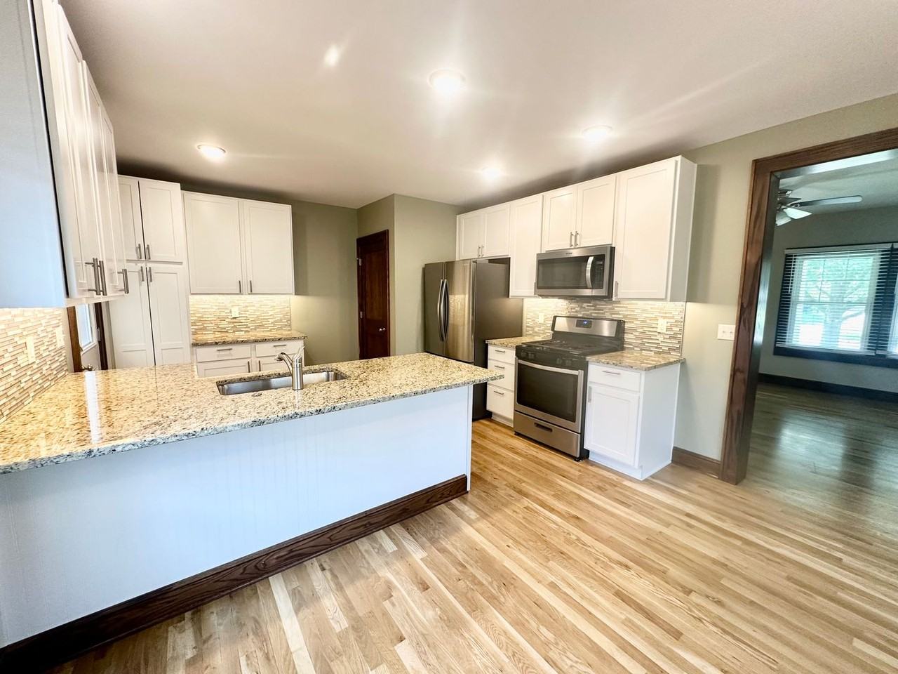 2174 Arlington Ave - Photo 6 of 50