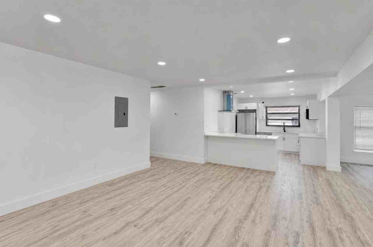 12845 Nw 2nd Ave - Photo 6 of 16