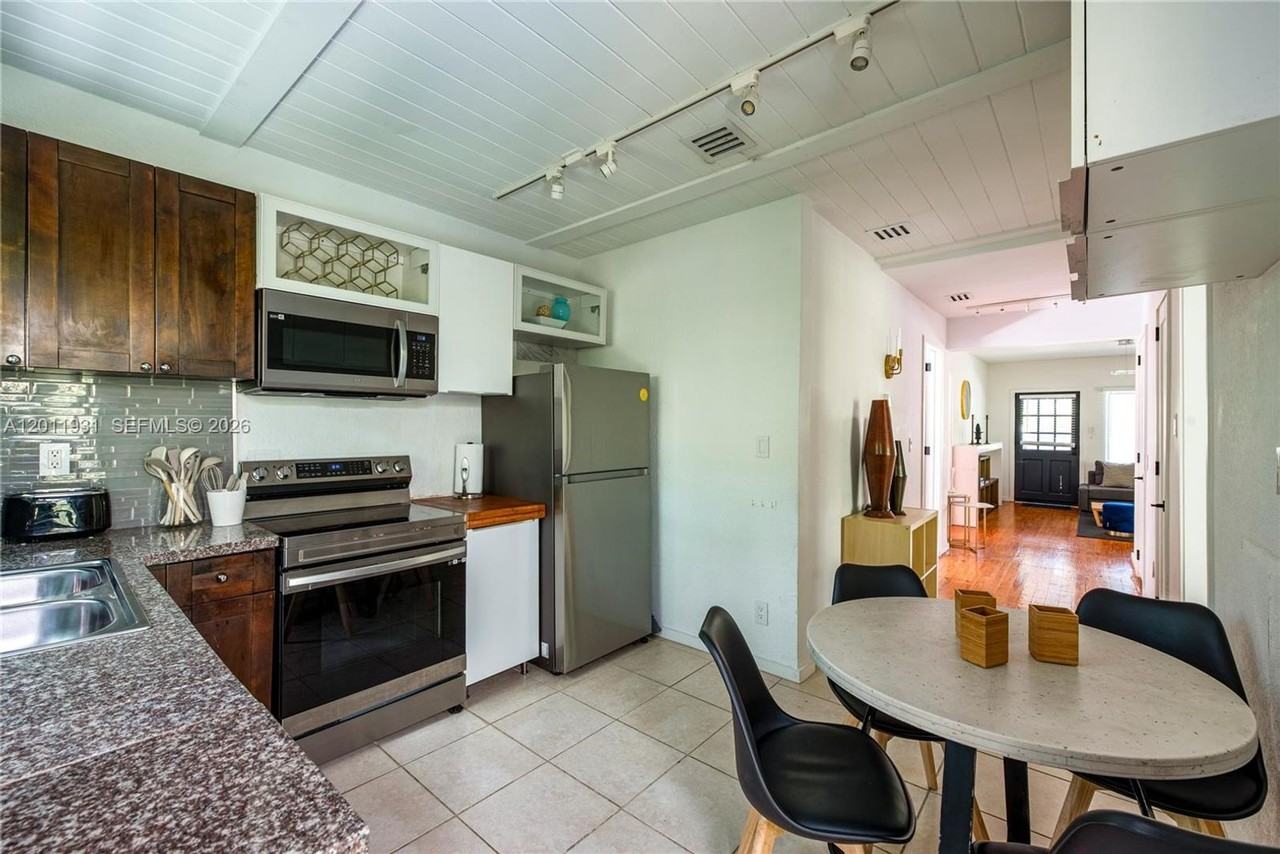 3655 Oak Ave - Photo 3 of 18