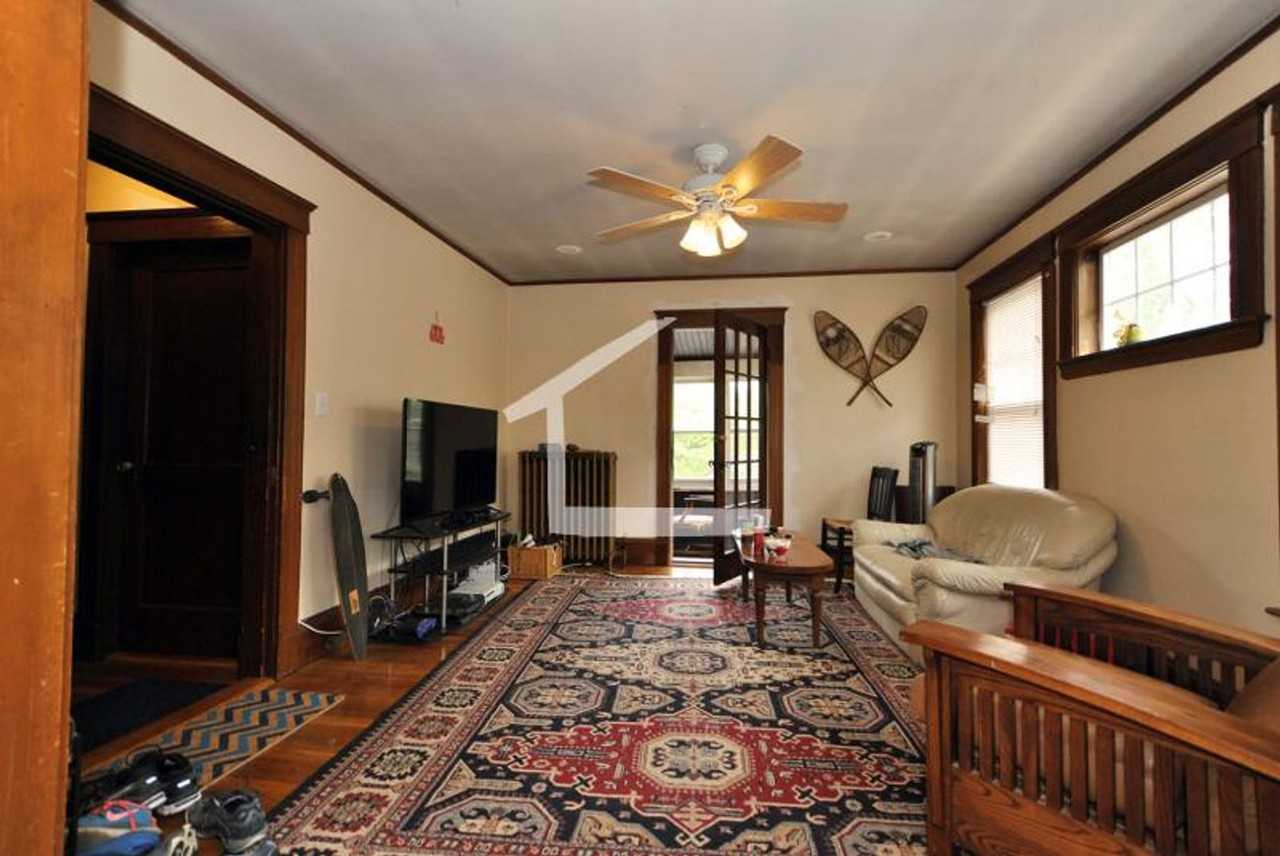 20 Lyne Rd - Photo 2 of 13