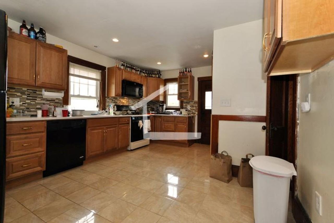 20 Lyne Rd - Photo 3 of 13