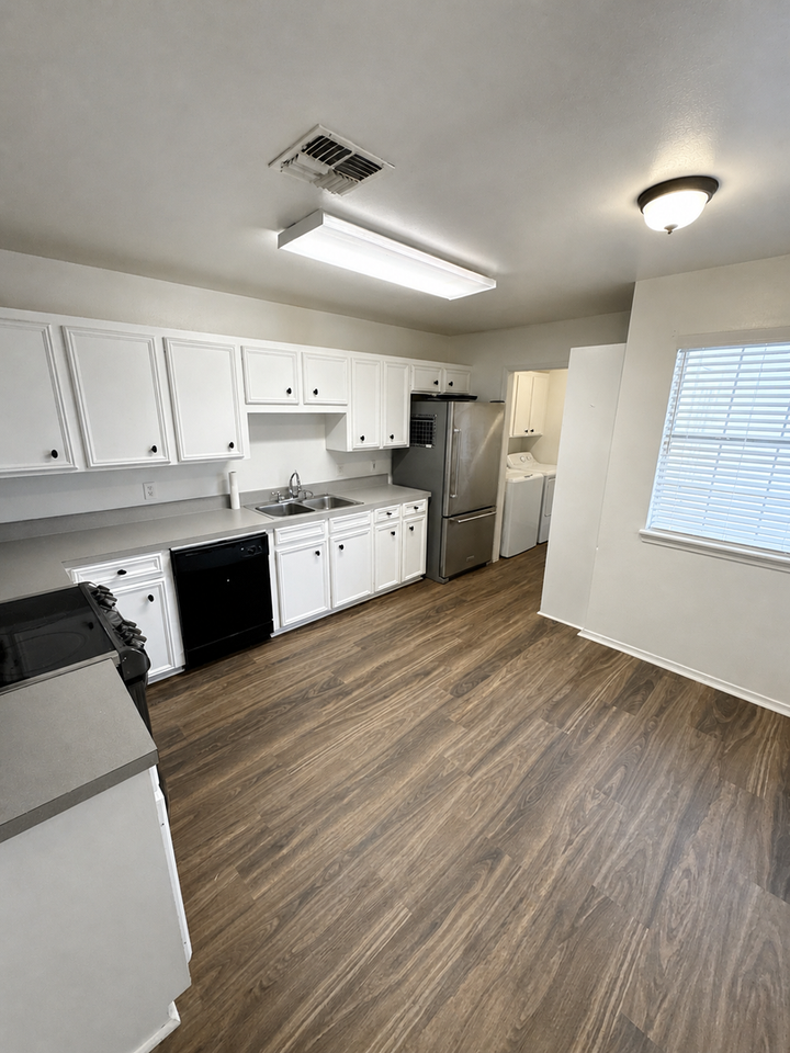 5005 Longstreet Pl #19 - Photo 3 of 7