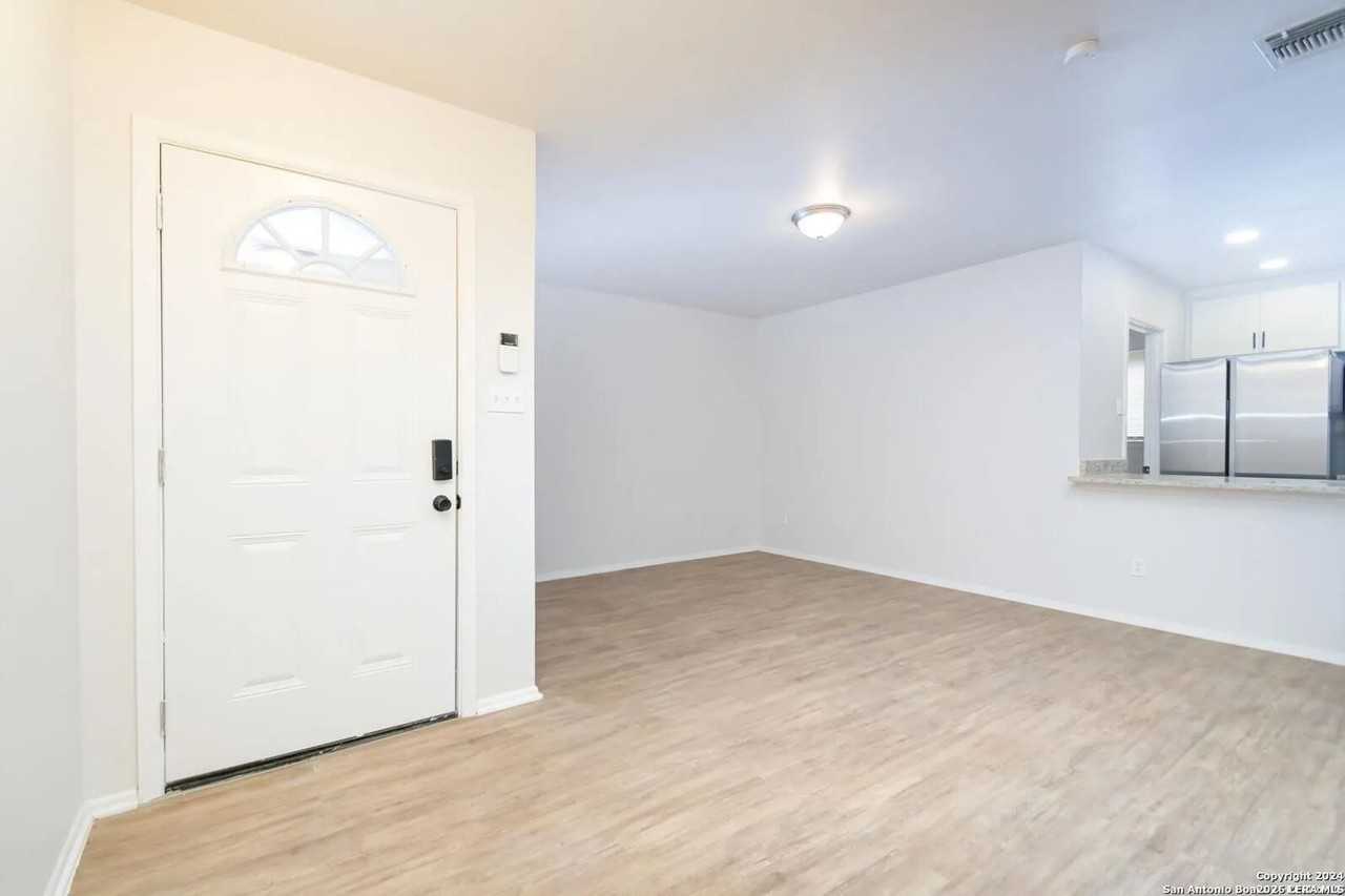 5915 Gabor Dr - Photo 2 of 20