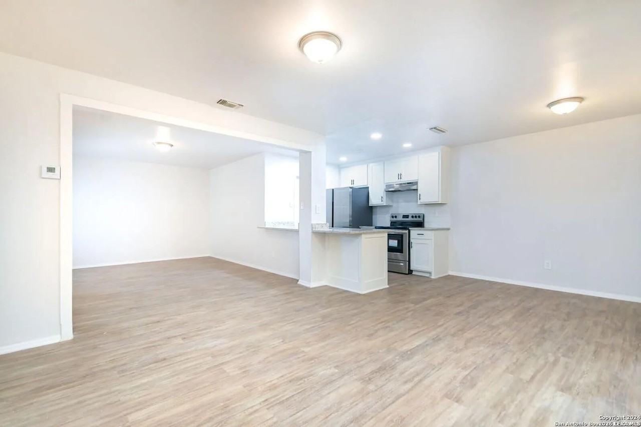 5915 Gabor Dr - Photo 3 of 20