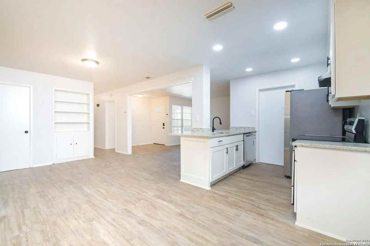 5915 Gabor Dr - Photo 5 of 20