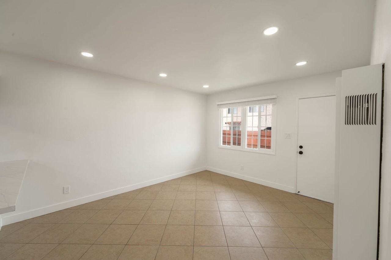 459 D St - Photo 4 of 22