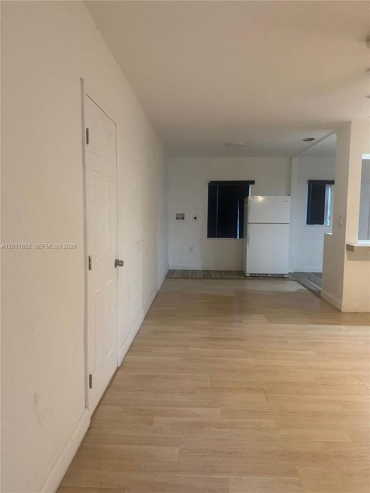 411 Nw 106th St - Photo 2 of 12