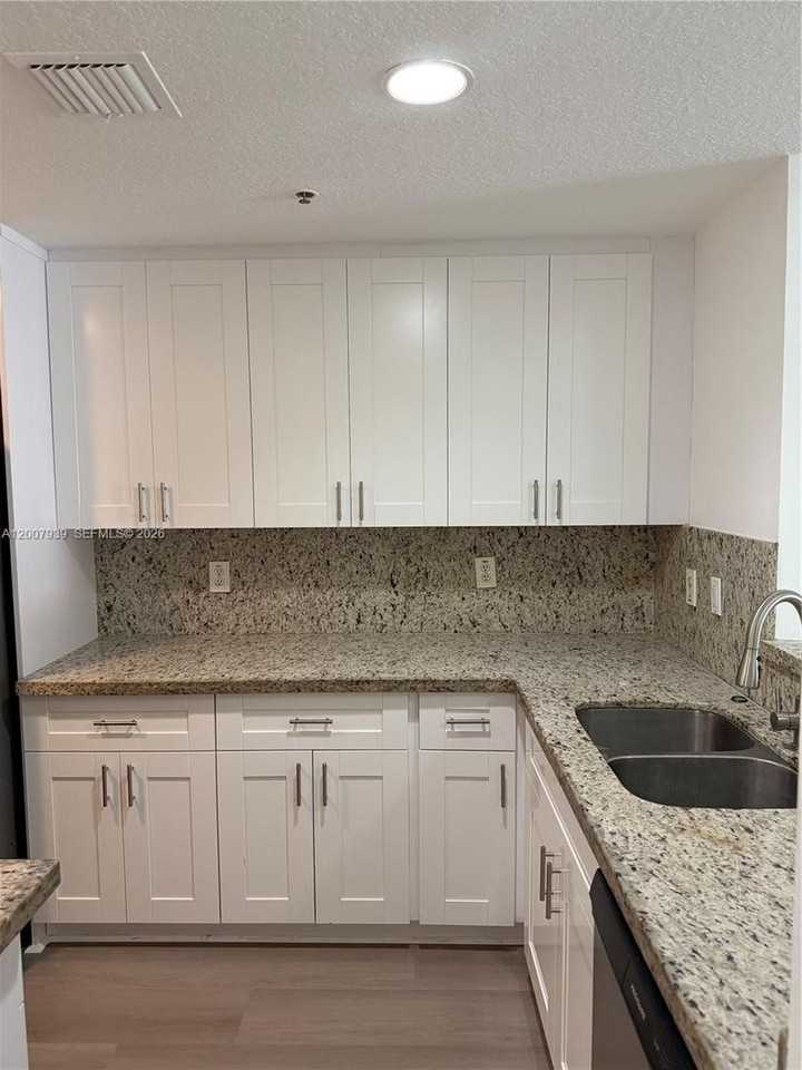 6500 Nw 114th Ave - Photo 4 of 16