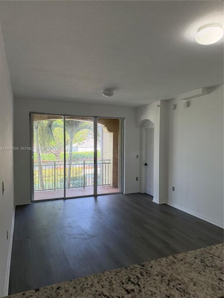 6500 Nw 114th Ave - Photo 5 of 16