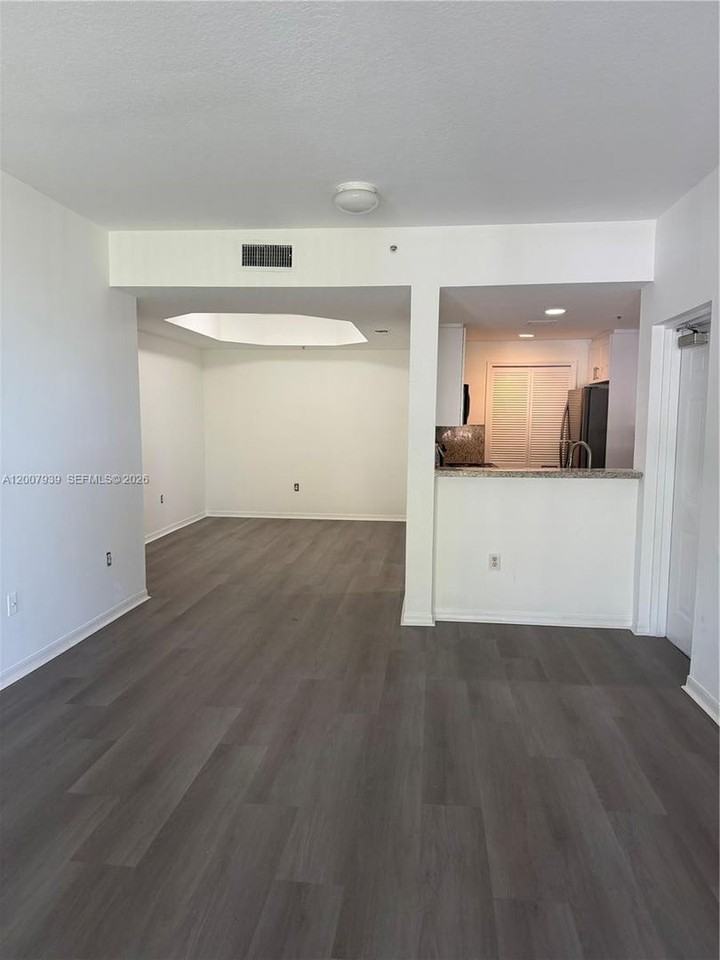 6500 Nw 114th Ave - Photo 6 of 16