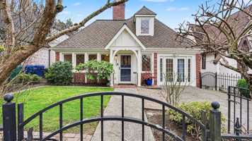 featured image of 4335 Ne 45th St