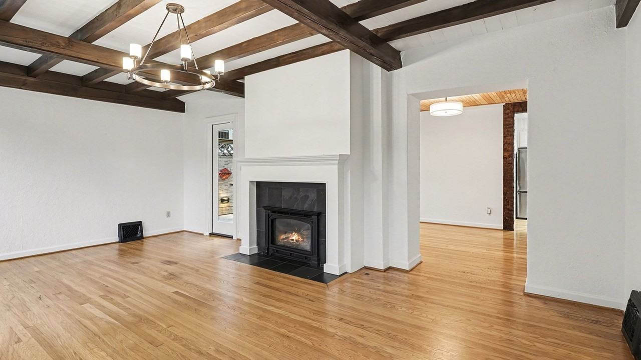 4335 Ne 45th St - Photo 5 of 33