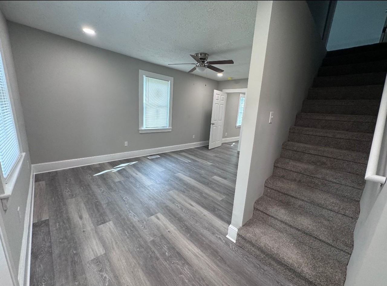 140 N Hunter St - Photo 2 of 7