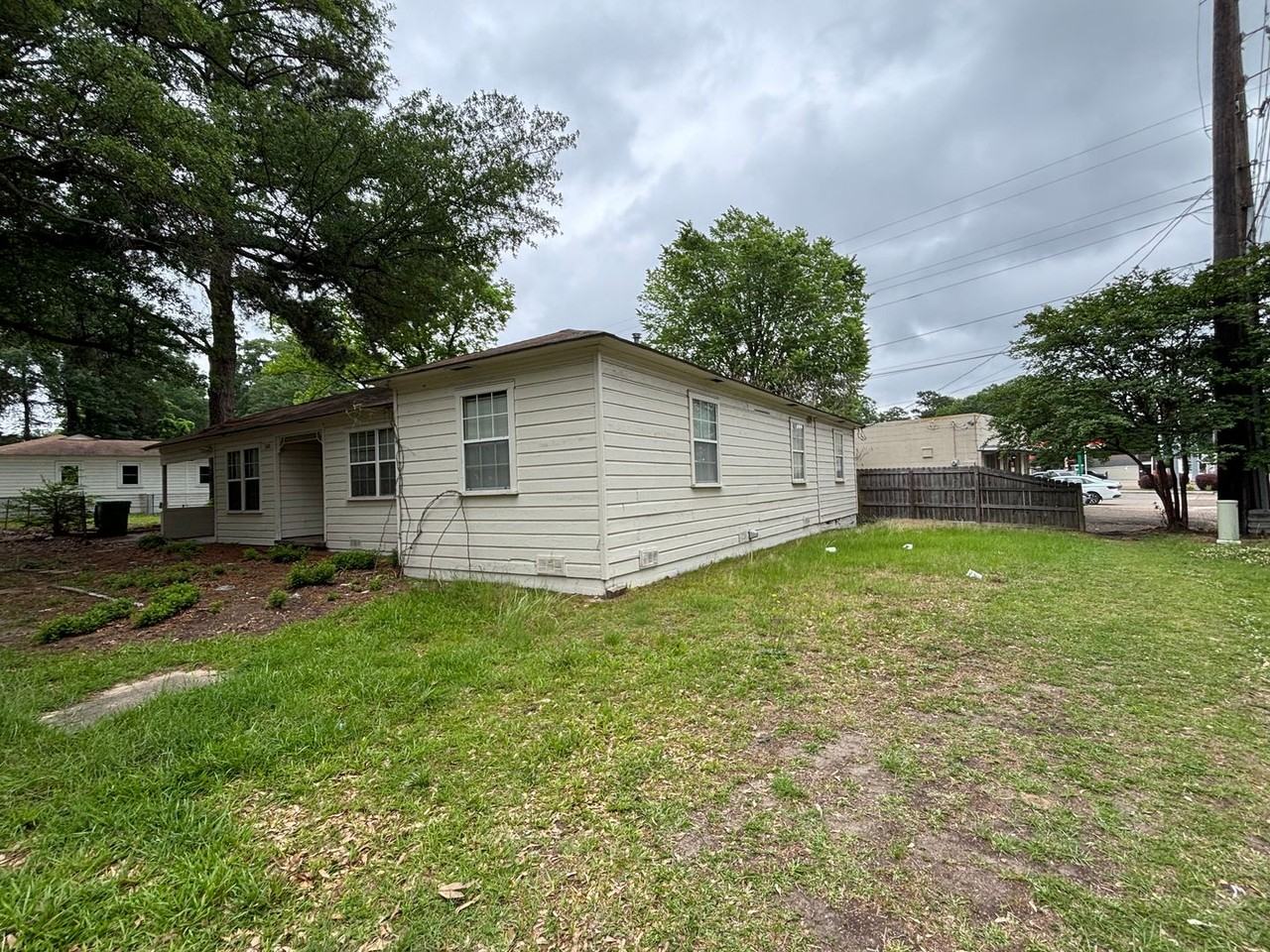 3302 Anthony Dr - Photo 3 of 8