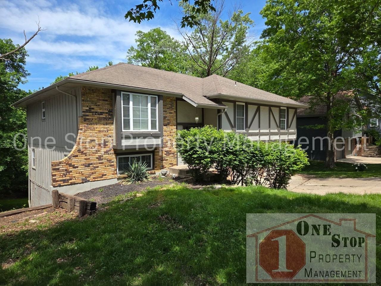 3032 Ne 73rd Ter - Photo 2 of 26