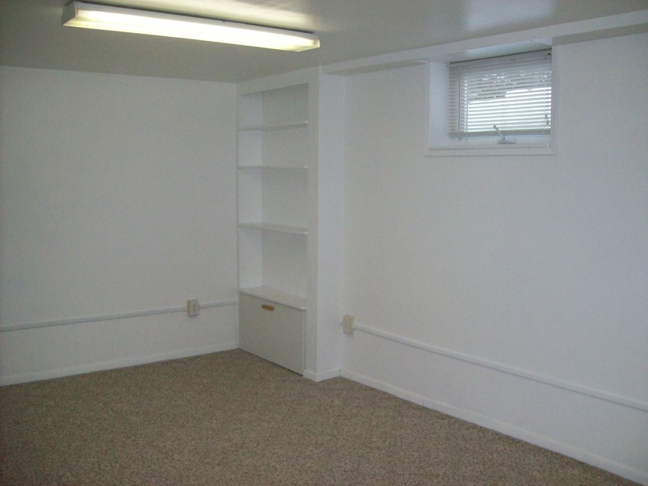 1111 13th St W - Photo 4 of 7