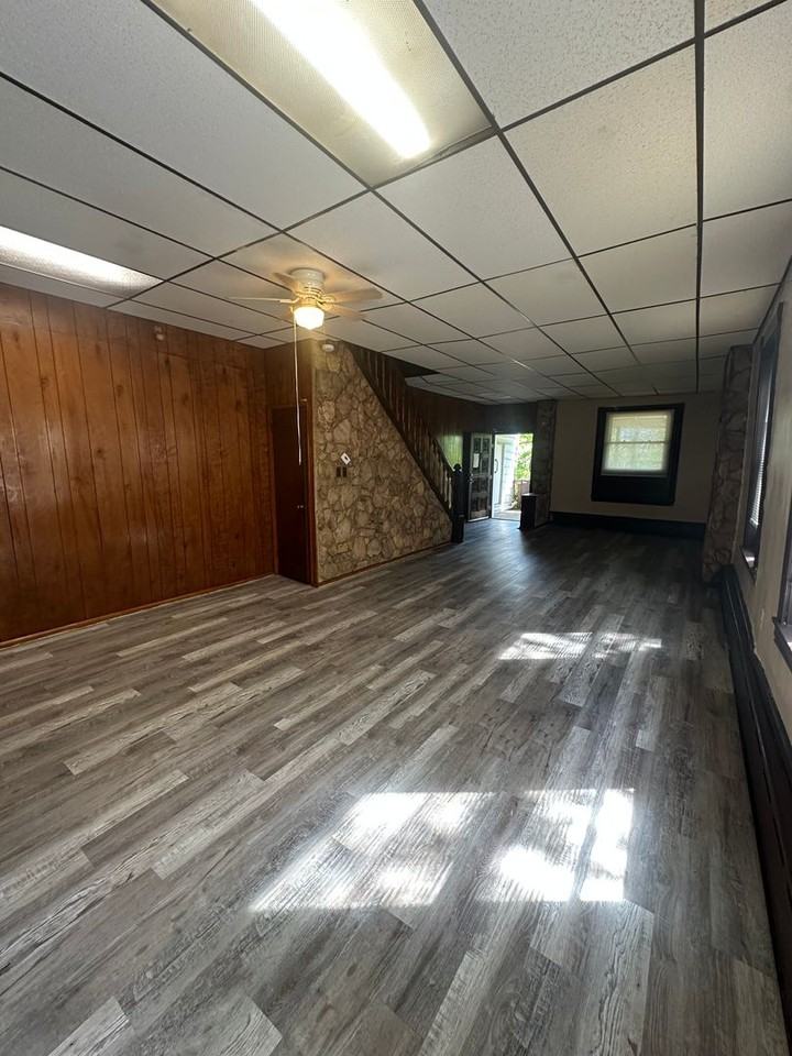703 Walnut St - Photo 5 of 14