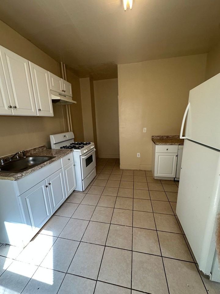 703 Walnut St - Photo 6 of 14