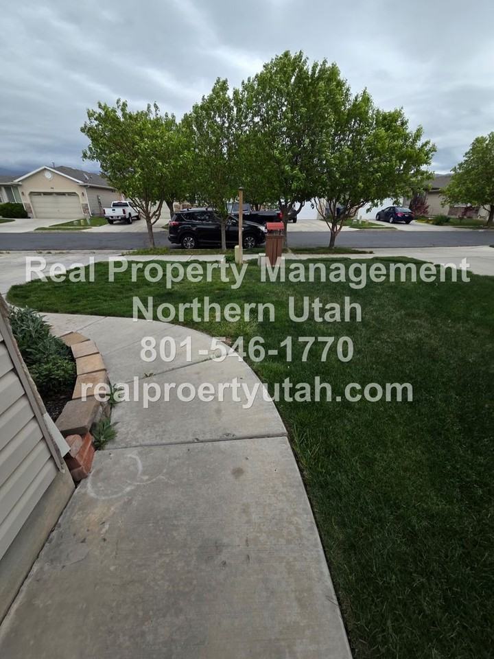 753 N Skipton Dr - Photo 3 of 16