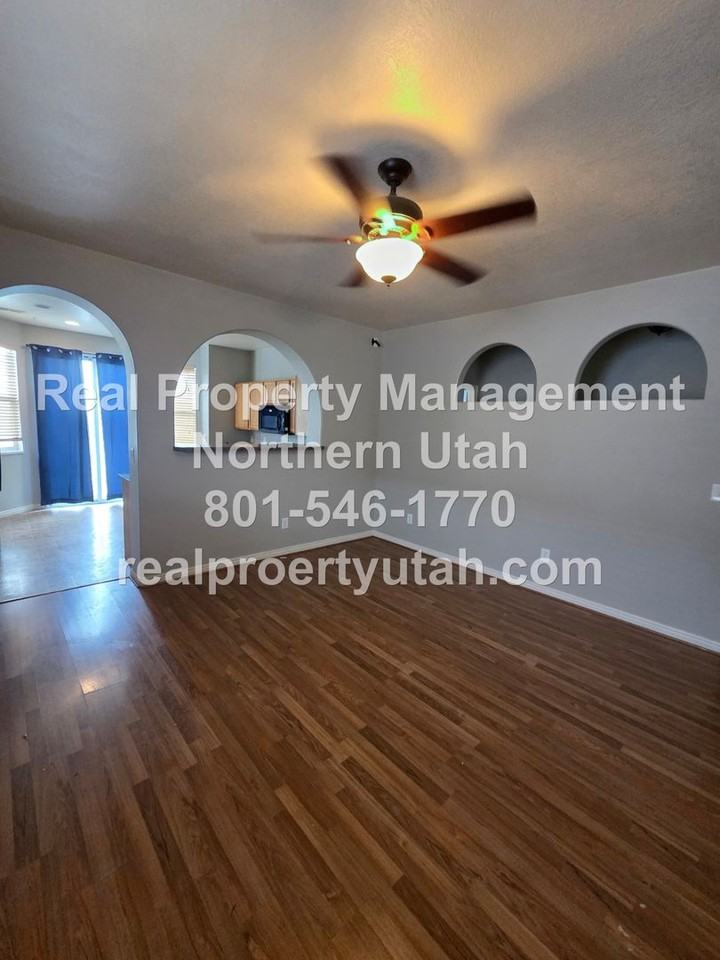 753 N Skipton Dr - Photo 4 of 16