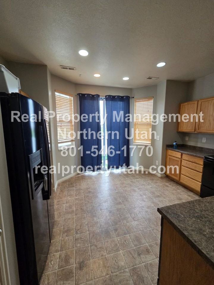 753 N Skipton Dr - Photo 5 of 16