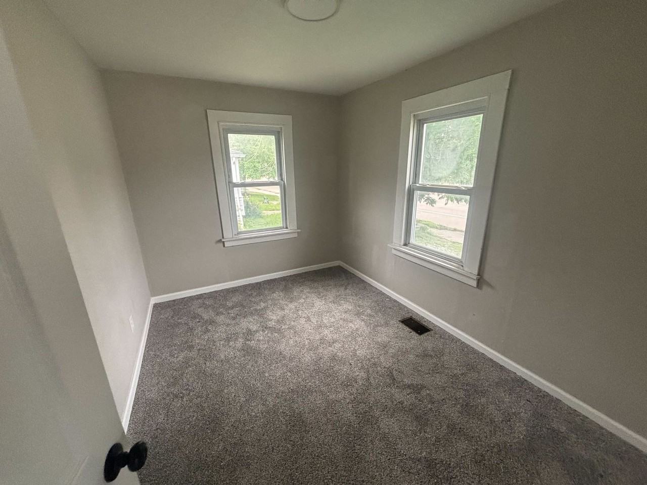 1107 Madison Ave - Photo 3 of 8
