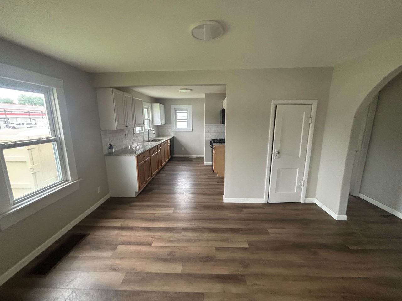 1107 Madison Ave - Photo 4 of 8