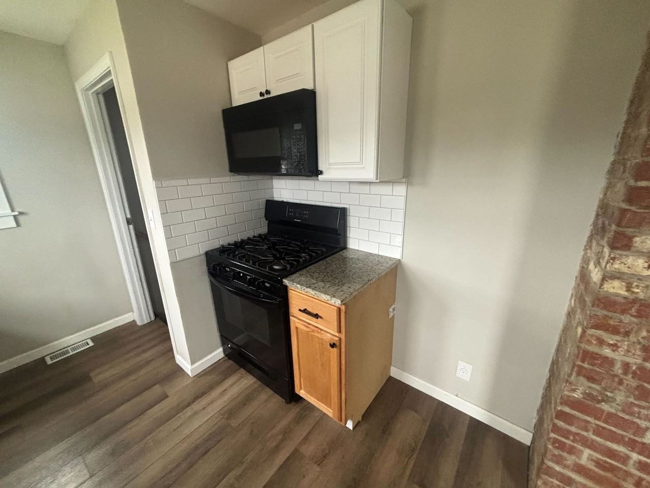 1107 Madison Ave - Photo 6 of 8