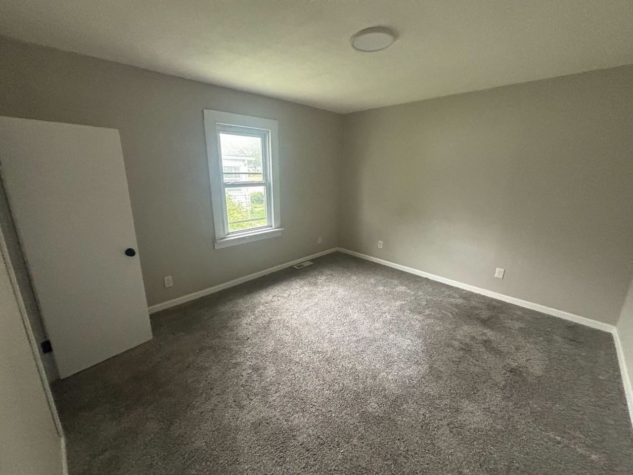 1107 Madison Ave - Photo 7 of 8
