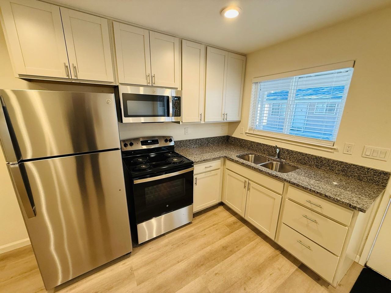 946 Modesto Ave - Photo 5 of 14