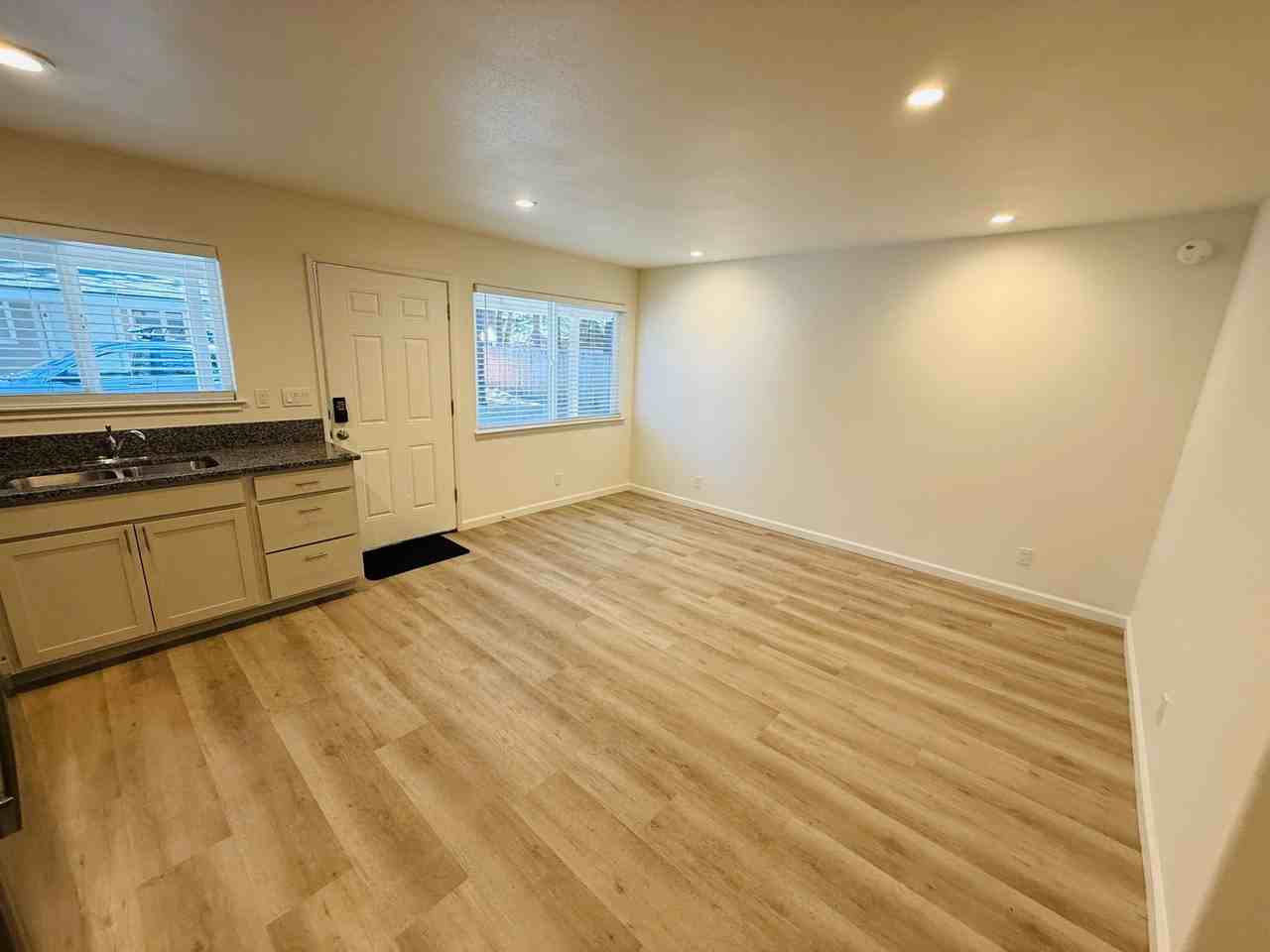 946 Modesto Ave - Photo 7 of 14