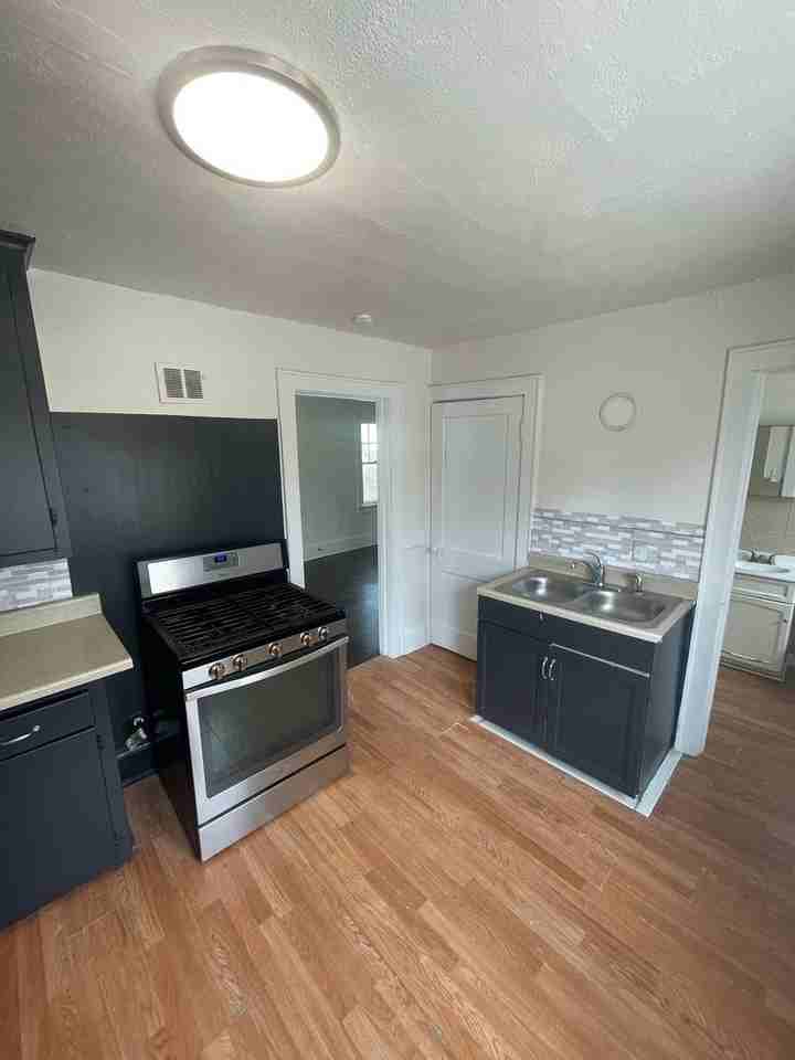 3340 N 44th St - Photo 4 of 12