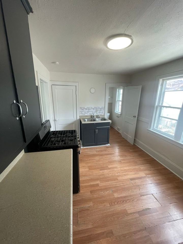 3340 N 44th St - Photo 5 of 12