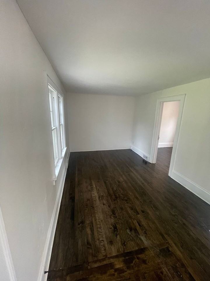 3340 N 44th St - Photo 6 of 12