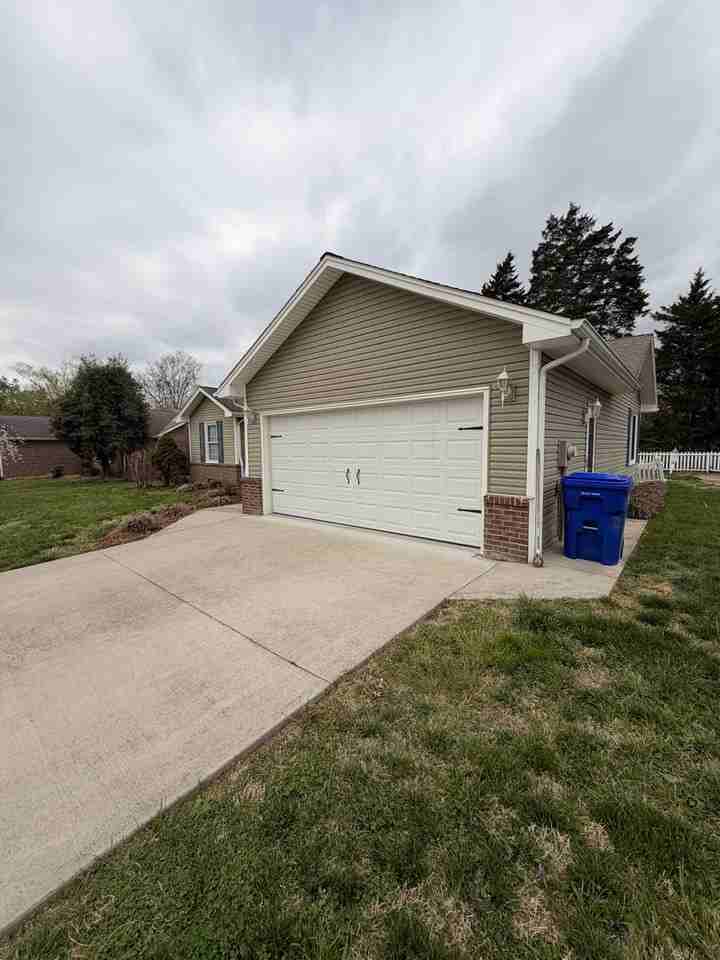 711 Marlin Ln - Photo 3 of 37