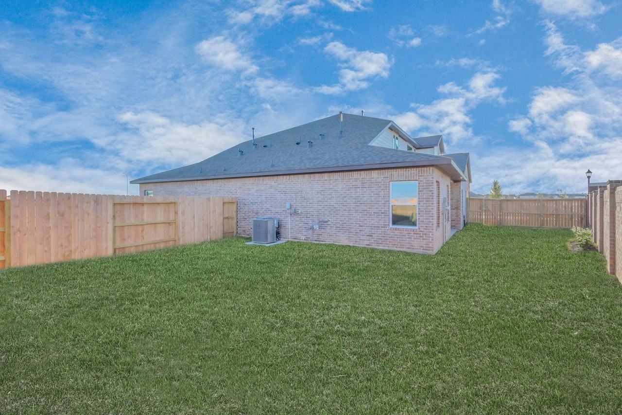 21038 Bay Village Dr - Photo 5 of 50