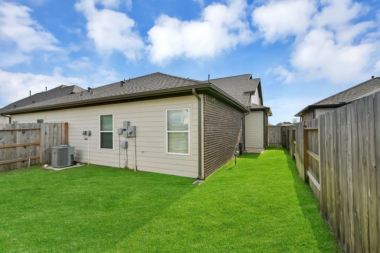 7310 Coconut Bay Dr - Photo 3 of 32