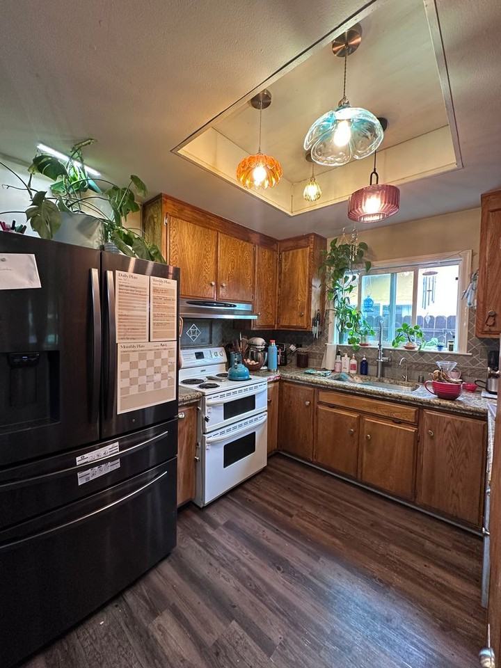 1506 Manzanita Ln - Photo 2 of 31