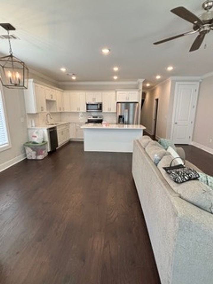 318 Stillwater Ln - Photo 3 of 5