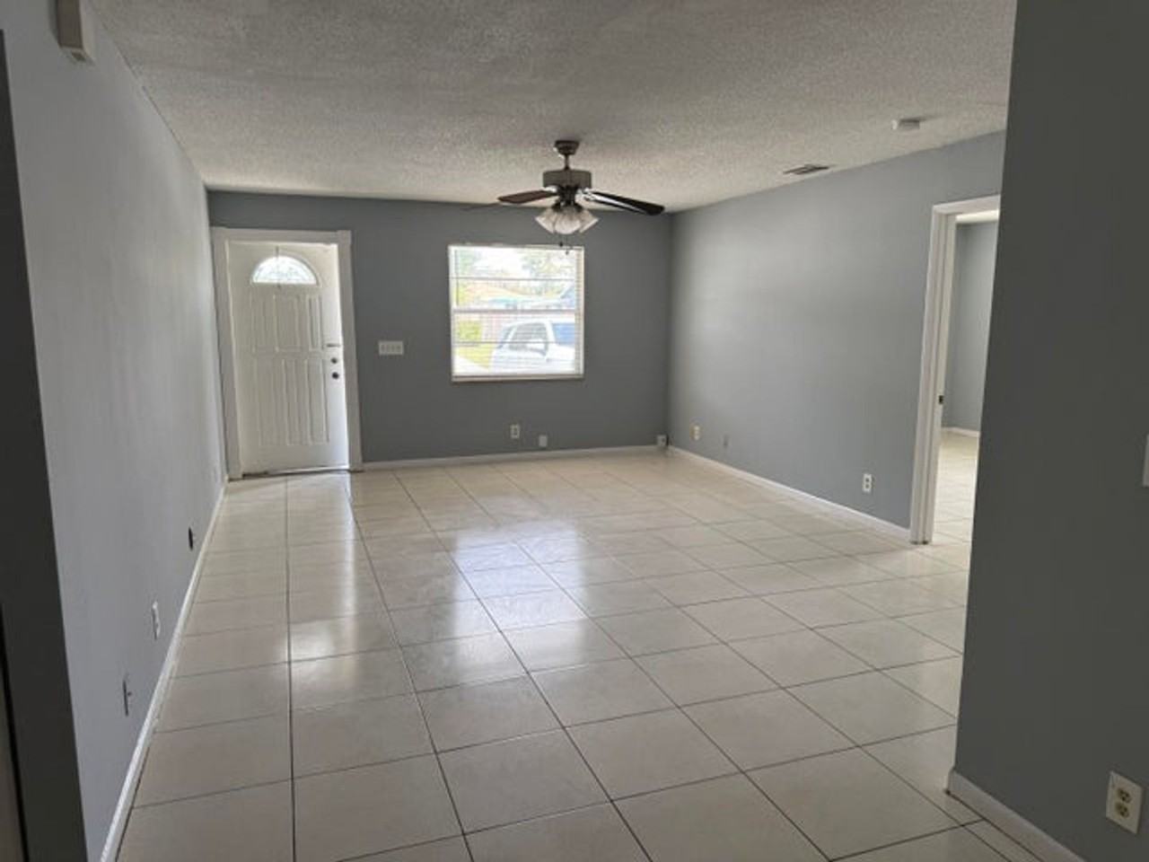2519 Griffin Sq - Photo 2 of 13