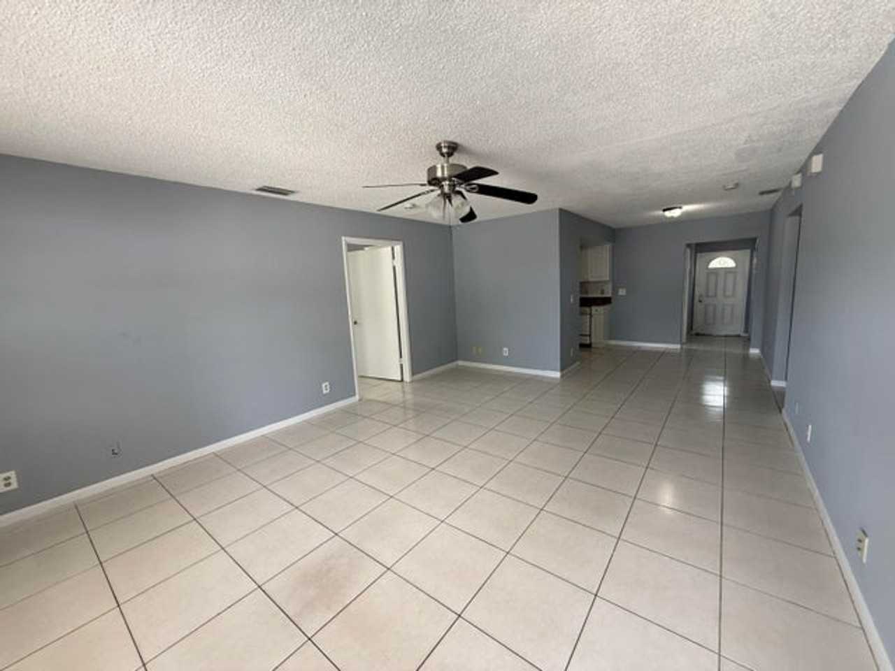 2519 Griffin Sq - Photo 5 of 13