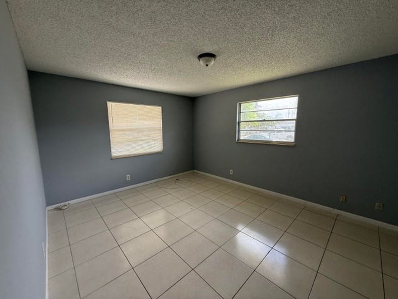 2519 Griffin Sq - Photo 6 of 13