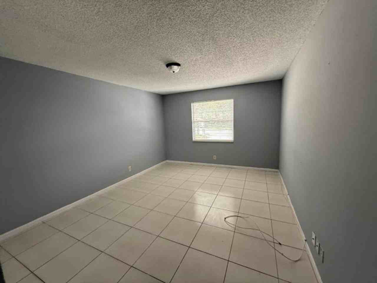 2519 Griffin Sq - Photo 7 of 13