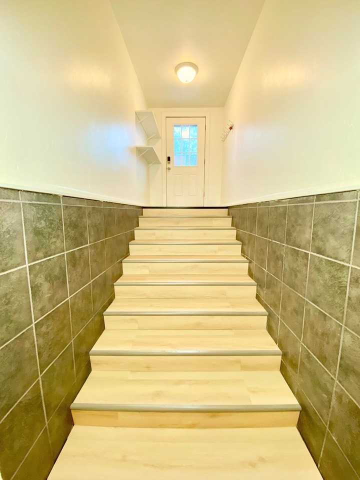 298 Burns St #B - Photo 2 of 14