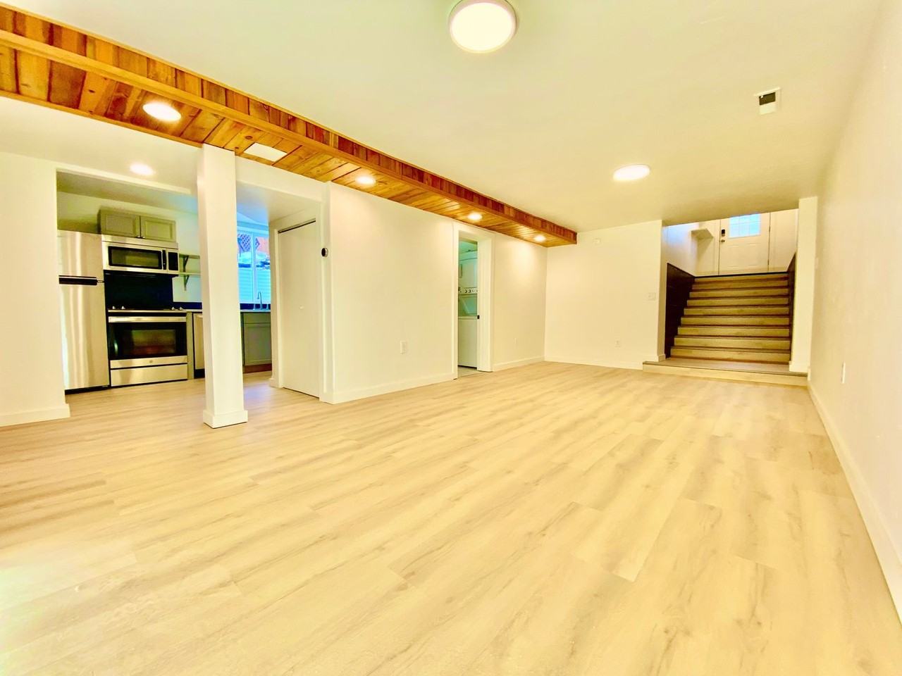 298 Burns St #B - Photo 3 of 14