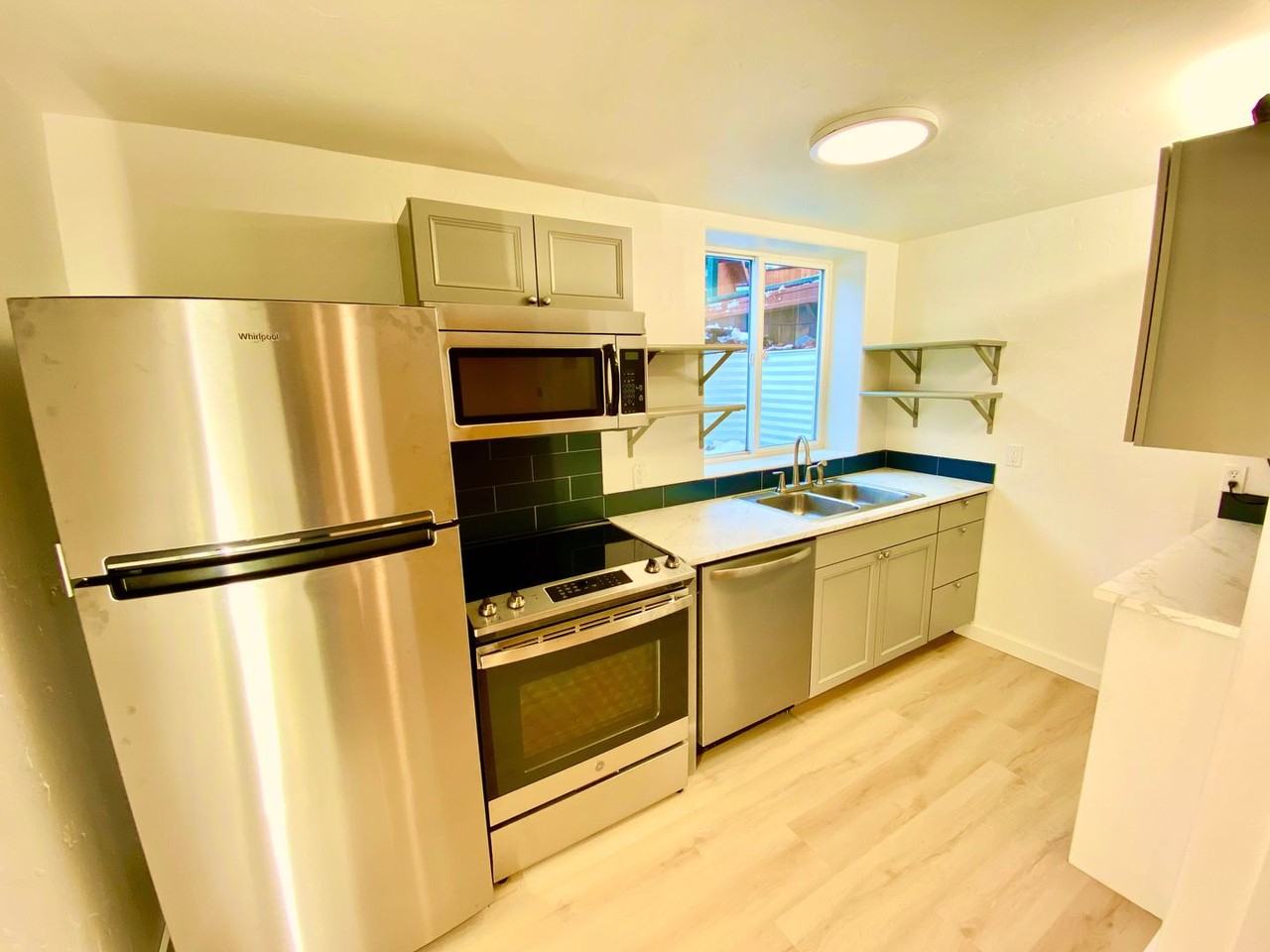 298 Burns St #B - Photo 4 of 14