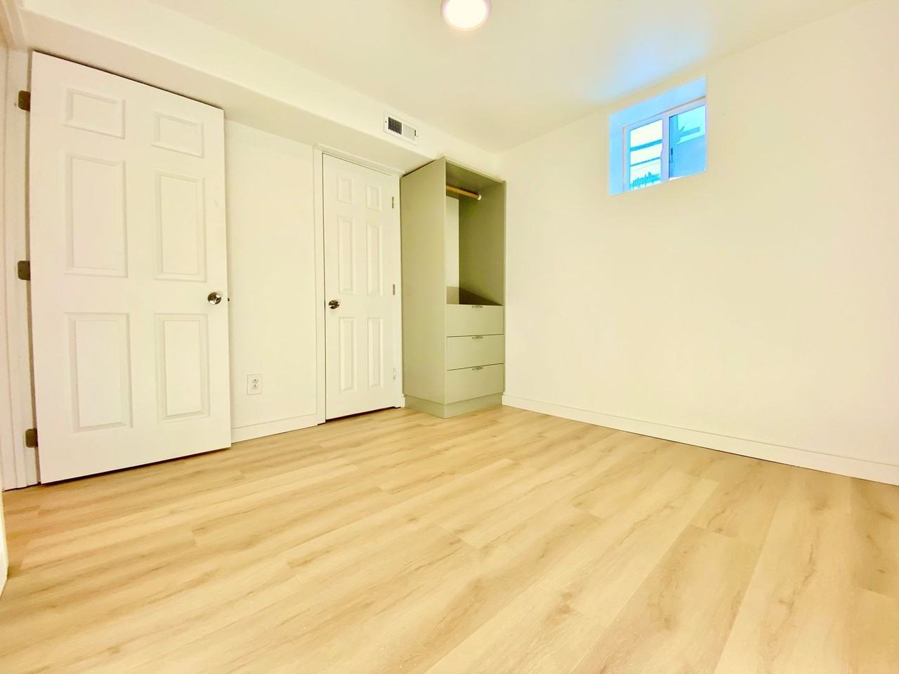 298 Burns St #B - Photo 7 of 14
