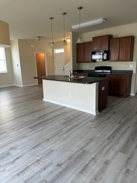 812 Hayes Point Cir - Photo 2 of 20